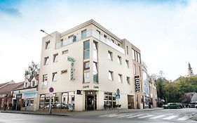 Hotel Deluxe